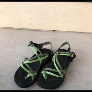 Chaco size 9 green sandal